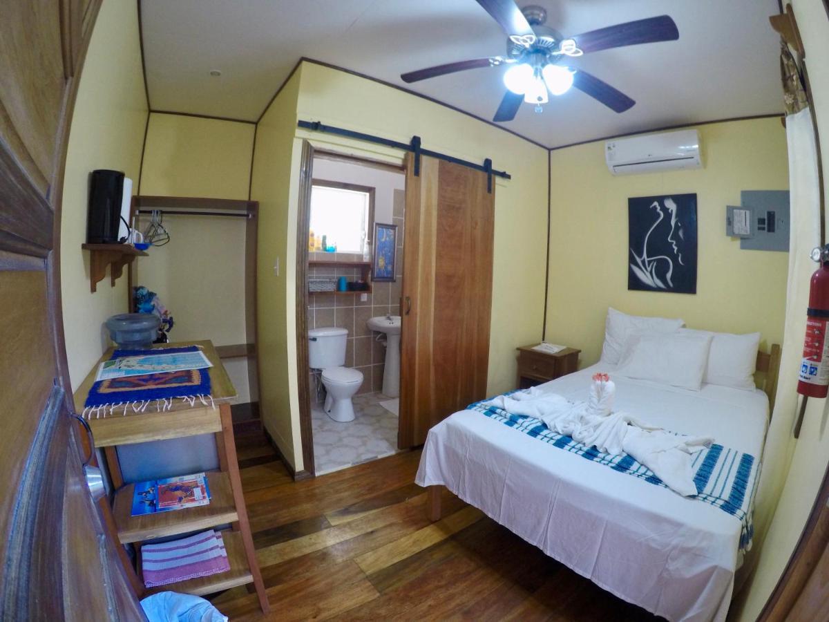 Chila'S Accommodations Caye Caulker Exterior foto