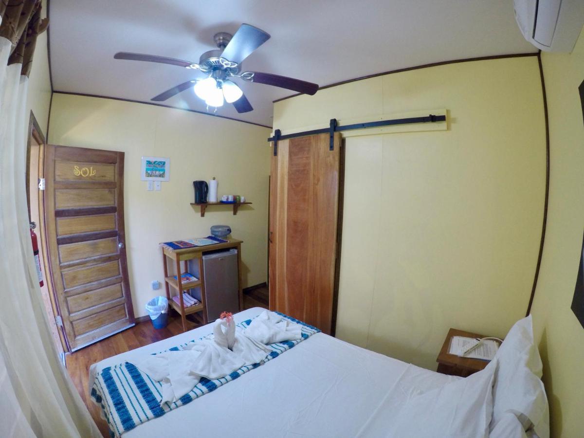 Chila'S Accommodations Caye Caulker Exterior foto